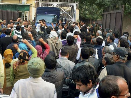 સમર્થકો દ્વારા વિરોધ