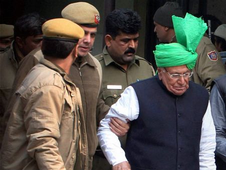 જેલ તરફ પ્રયાણ