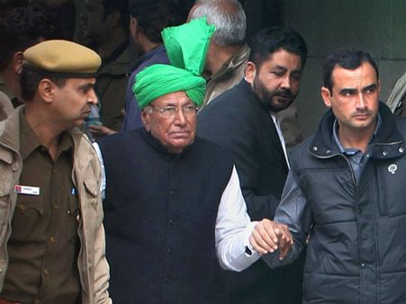 ચૌટાલાને 10 વર્ષની સજા, કોર્ટ બહાર સમર્થકો દ્વારા વિરોધ