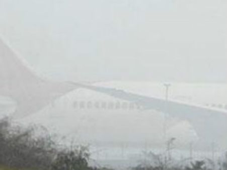 બ્રિટનમાં ઠંડીનો કેર: હીથ્રોમાં ૨૬૦થી વધુ ફ્લાઇટ રદ