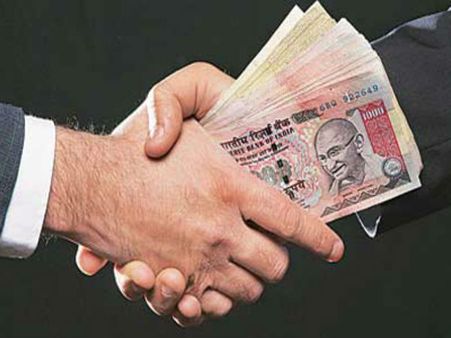 એક 'ભ્રષ્ટ'ને સજા, બદલાશે 'ભ્રષ્ટ' રાજકારણીઓની વૃત્તિ?