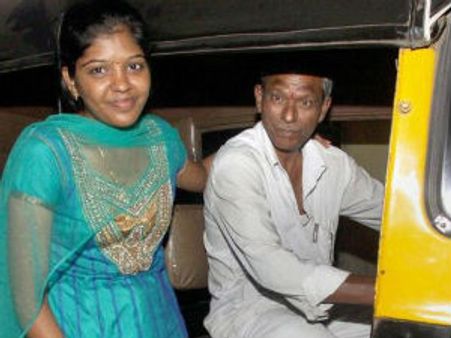 CA પરીક્ષામાં રીક્ષાચાલકની પુત્રી બની TOPPER