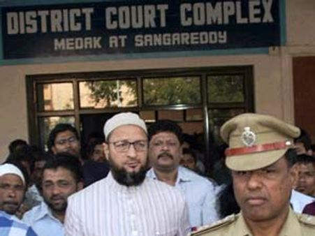 હેટ પોલિટિક્સ : અસાદુદ્દીનને જામીન મળ્યાં, અકબરુદ્દીન હજી જેલમાં