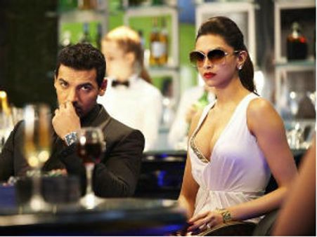 રિવ્યૂ : બૉક્સ ઑફિસની રેસમાંથી આઉટ થઈ રેસ 2