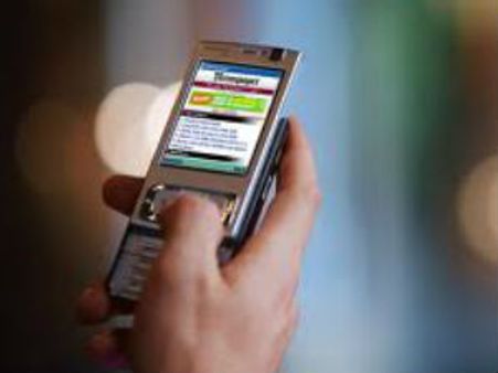 સુરક્ષાના કારણે કાશ્મીરમાં મોબાઇલ સેવા બંધ