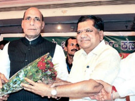 કર્ણાટકમાં રાજકીય કટોકટીની સ્થિતિ નથી : રાજનાથ સિંહ