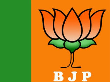 કર્ણાટકઃ યેદિયુરપ્પાના સમર્થનમાં 12 MLAએ સોંપ્યા રાજીનામા