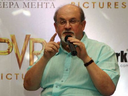 વિવાદિત લેખક રશ્દીને કોલકતા આવતા અટકાવાયા