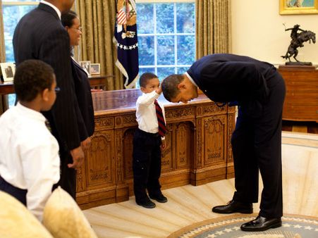 અમેરિકાના રાષ્ટ્રપતિ બરાક ઓબામા શા માટે લોકપ્રિય છે તેનો ખ્યાલ આપતી તસવીરો