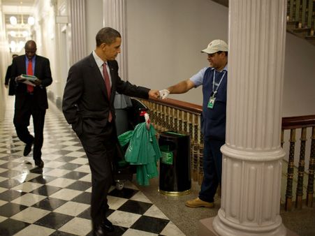 અમેરિકાના રાષ્ટ્રપતિ બરાક ઓબામા શા માટે લોકપ્રિય છે તેનો ખ્યાલ આપતી તસવીરો