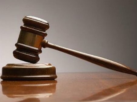 વકિલે કહ્યું કોણ સા-લો એમ કહે છે