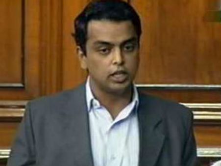 ગુજ.માં વધુ એક મેજર પોર્ટ બનાવવાની જાહેરાત કરતા મિલિંદ દેવરા