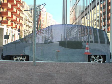 મર્સિડિઝની આ કાર અચાનક થઇ જાય છે અદૃશ્ય