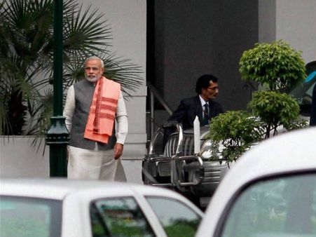 મોદી પહોંચ્યા પીએમ હાઉસ મોદી પહોંચ્યા પીએમ હાઉસ