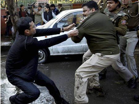 દિલ્હીમાં નરેન્દ્ર મોદીનો વિરોધ દિલ્હીમાં નરેન્દ્ર મોદીનો વિરોધ