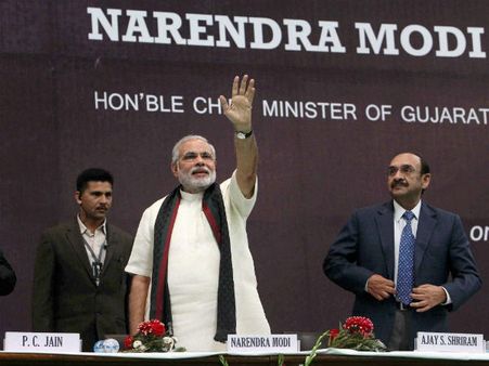 વિરોધની વચ્ચે મોદી પહોંચ્યા કોલેજ વિરોધની વચ્ચે મોદી પહોંચ્યા કોલેજ