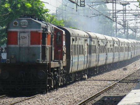 ફિલ્મી અંદાજમાં ટ્રેન હાઇજેક, ખતરનાક ગેંગસ્ટરને મુક્ત કરાયો