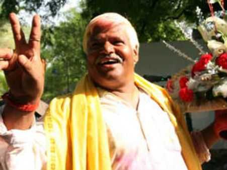 કોંગ્રેસ સાંસદ મહાબલ મિશ્રા સામે સમન જારી