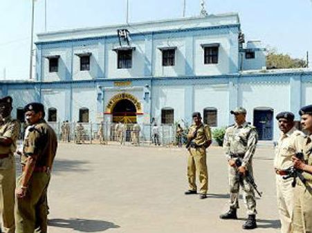 અમદવાદઃ સાબરમતી જેલમાં 14 કેદીઓએ ખોદી 18 ફૂટની સુરંગ