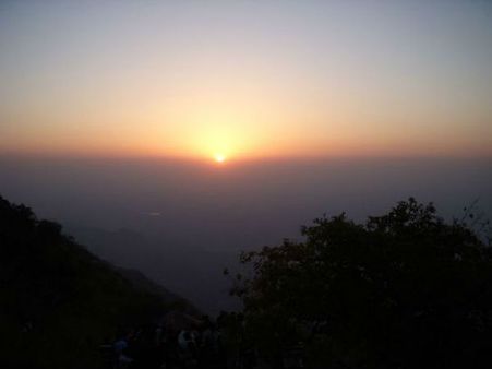 આશ્ચર્યથી ભરેલો એક પર્વત એટલે માઉન્ટ આબુ