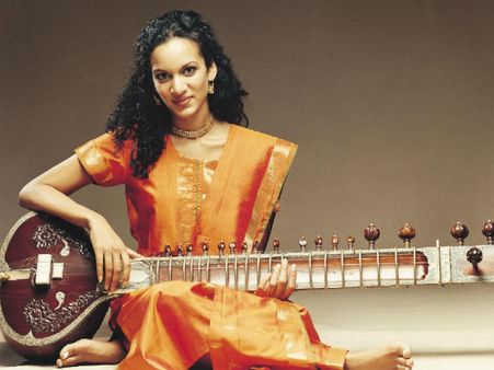 રવિ શંકરની પુત્રી અનુષ્કાનો ઘટસ્ફોટ,'વર્ષો સુધી થતુ રહ્યું મારું શારીરિક શોષણ'