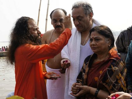 કુંભમેળમાં શ્રી શ્રી રવિશંકર અને વિજય બહુગુણાની ગંગા બચાવો પહેલ