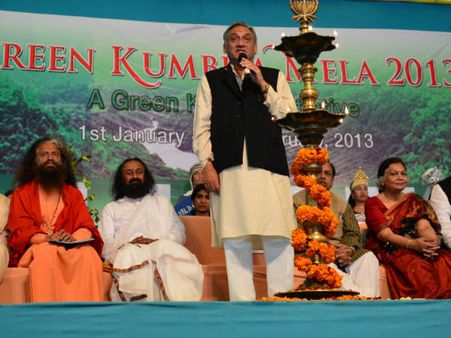 કુંભમેળમાં શ્રી શ્રી રવિશંકર અને વિજય બહુગુણાની ગંગા બચાવો પહેલ