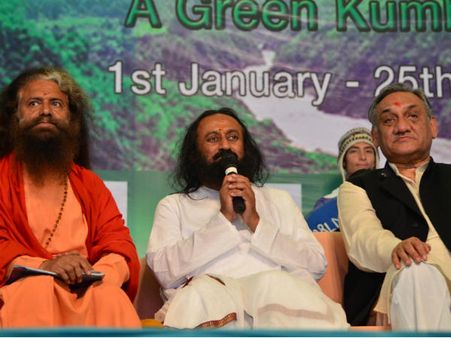 કુંભમેળમાં શ્રી શ્રી રવિશંકર અને વિજય બહુગુણાની ગંગા બચાવો પહેલ