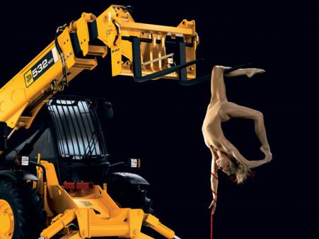 જેસીબીનું હોટ કેલેન્ડર