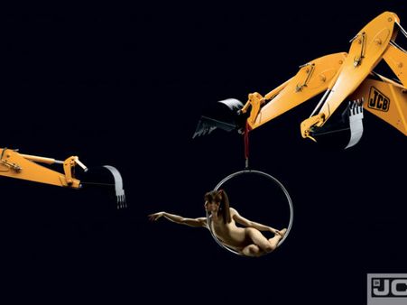 જેસીબીનું હોટ કેલેન્ડર