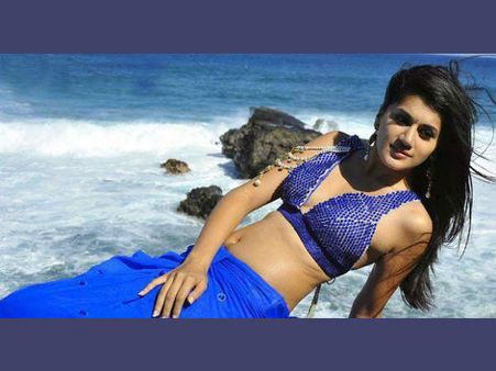 દરિયા કાંઠે ખીલી ઉઠતું સૌંદર્ય