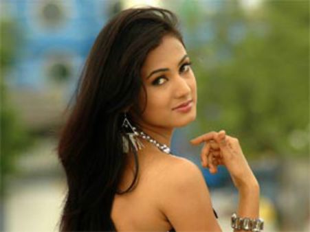 લોકોને બિવડાવશે હૉટ અને સેક્સી સોનલ ચૌહાણ