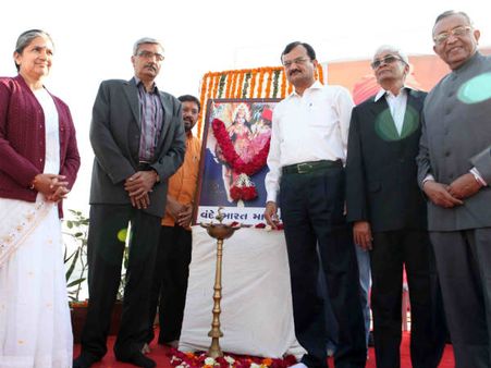 દેશમાં કરોડો બાળકોએ એકસાથે સૂર્યનમસ્કાર કરી સર્જ્યો વિક્રમ