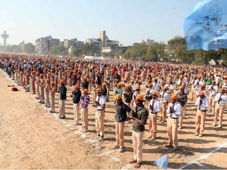 દેશમાં બાળકોએ એકસાથે સૂર્યનમસ્કાર કરી સર્જ્યો વિક્રમ