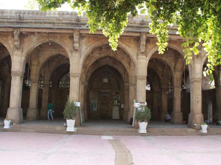 એક લટાર અમદાવાદમાં: સીદી સઇદ મસ્જિદ 