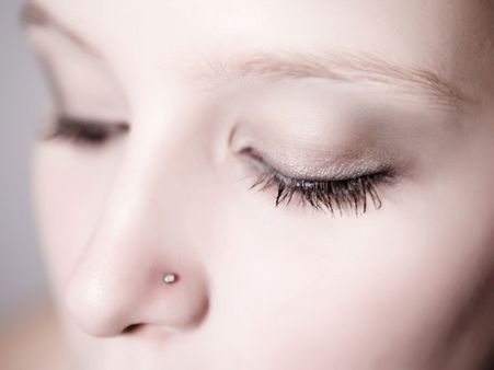 સ્ત્રીના ભવા પર તલ