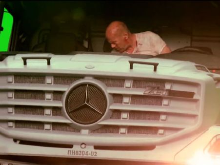 એક સીન અને કરોડો ડોલરની 132 કાર્સનો વળી ગયો કચ્ચરઘાણ