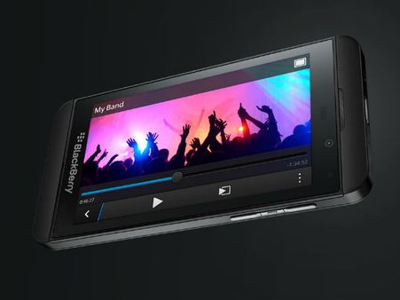 તસવીરોમાં જૂઓ કેવો છે બ્લેકબેરીનો z10 સ્માર્ટફોન