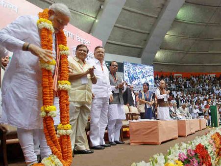 નરેન્દ્ર મોદી નેતૃત્વ કરશે તો સપા In, જેડીયૂ Out