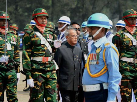 બાંગ્લાદેશમાં રાષ્ટ્રપતિ પ્રણવ મુખર્જીનું ભવ્ય સ્વાગત