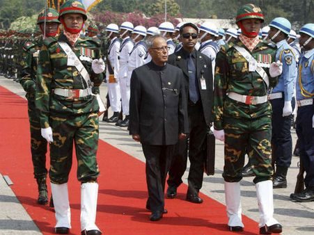 બાંગ્લાદેશમાં રાષ્ટ્રપતિ પ્રણવ મુખર્જીનું ભવ્ય સ્વાગત