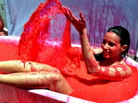 બૉલીવુડ બ્યૂટીસ ઇન બાથટબ બૉલીવુડ બ્યૂટીસ ઇન બાથટબ