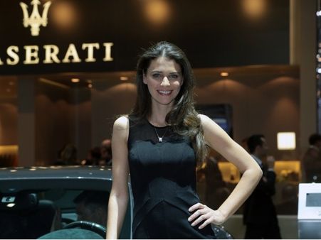 જીનેવા મોટર શોની હોટ કાર્સ અને સેક્સી બેબ્સ