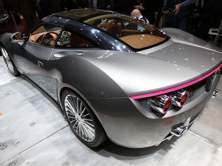 જીનેવા મોટર શોની હોટ કાર્સ અને સેક્સી બેબ્સ