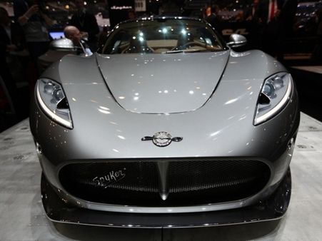 જીનેવા મોટર શોની હોટ કાર્સ અને સેક્સી બેબ્સ