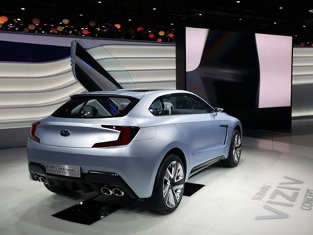 જીનેવા મોટર શોની હોટ કાર્સ અને સેક્સી બેબ્સ