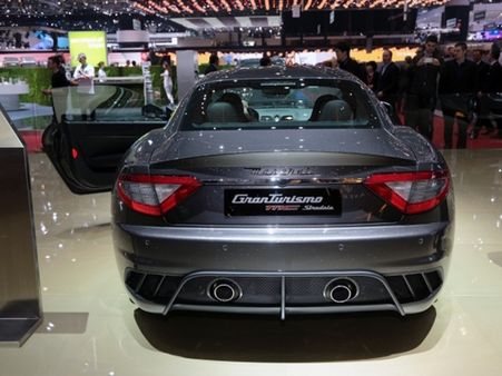 જીનેવા મોટર શોની હોટ કાર્સ અને સેક્સી બેબ્સ