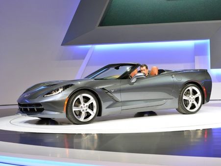 જીનેવા મોટર શોની હોટ કાર્સ અને સેક્સી બેબ્સ