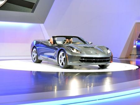 જીનેવા મોટર શોની હોટ કાર્સ અને સેક્સી બેબ્સ