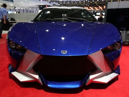 જીનેવા મોટર શોની હોટ કાર્સ અને સેક્સી બેબ્સ